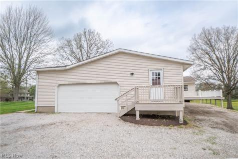 6459 Smith Kramer Street NE Hartville OH 44632