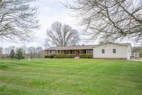 6459 Smith Kramer Street NE Hartville OH 44632