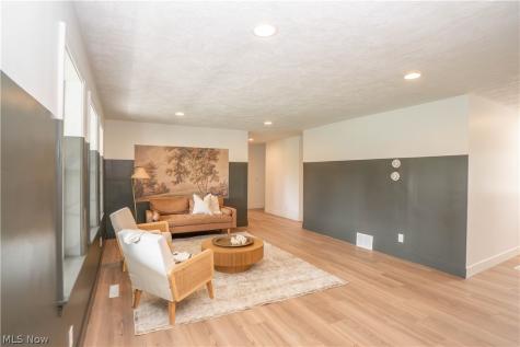 6459 Smith Kramer Street NE Hartville OH 44632