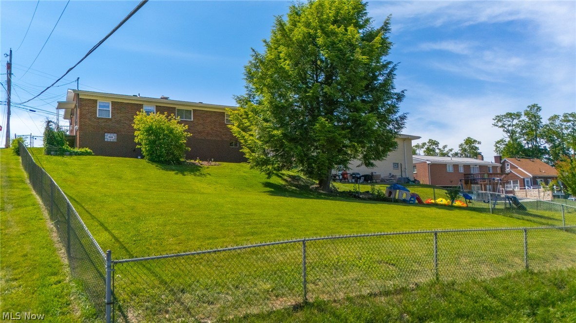 302 Leonard Avenue Wintersville OH 43953