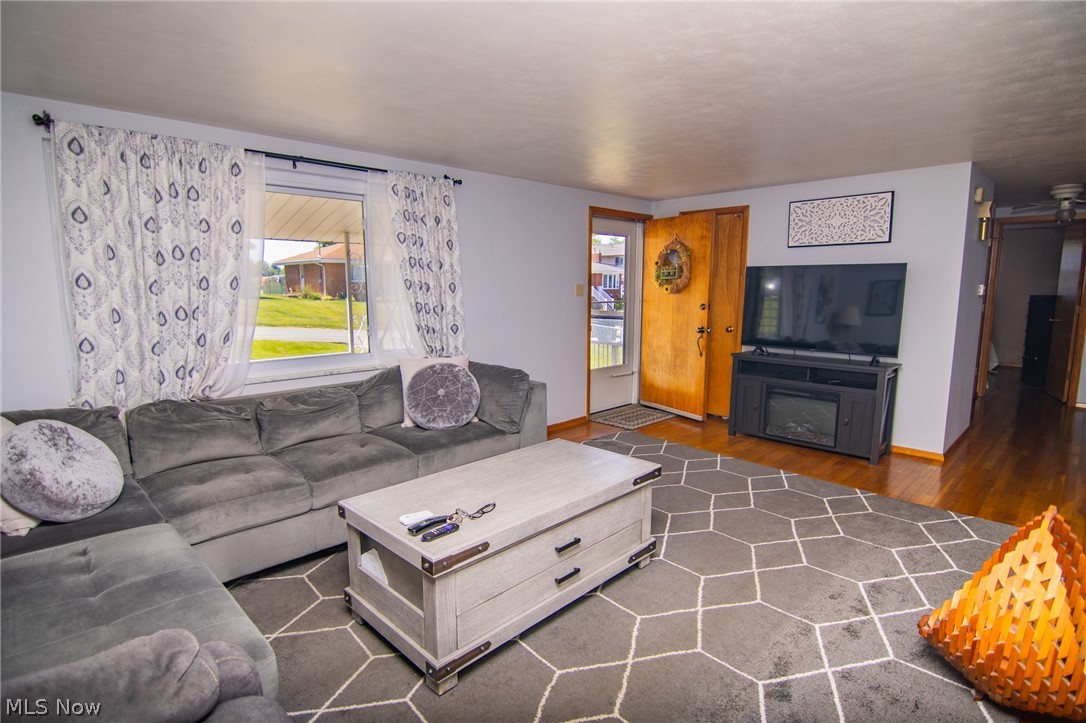 302 Leonard Avenue Wintersville OH 43953