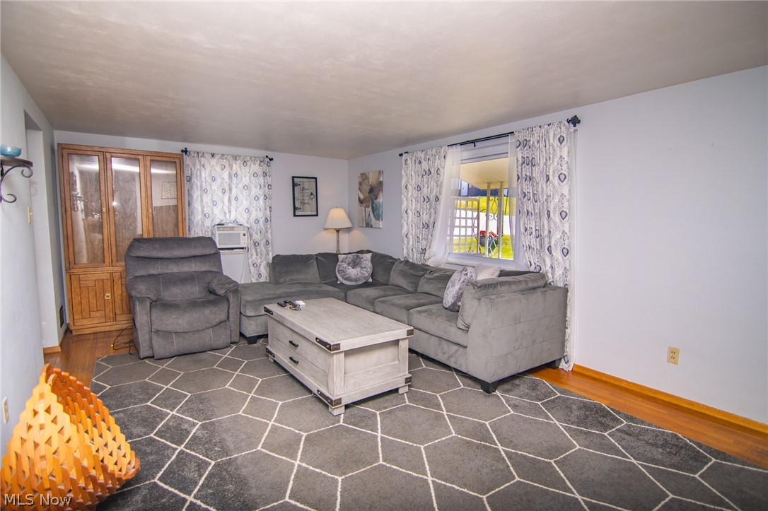 302 Leonard Avenue Wintersville OH 43953