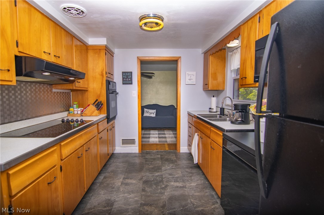 302 Leonard Avenue Wintersville OH 43953