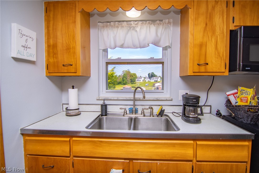 302 Leonard Avenue Wintersville OH 43953