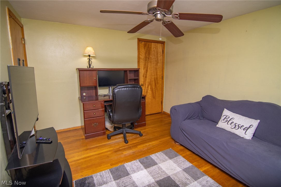 302 Leonard Avenue Wintersville OH 43953