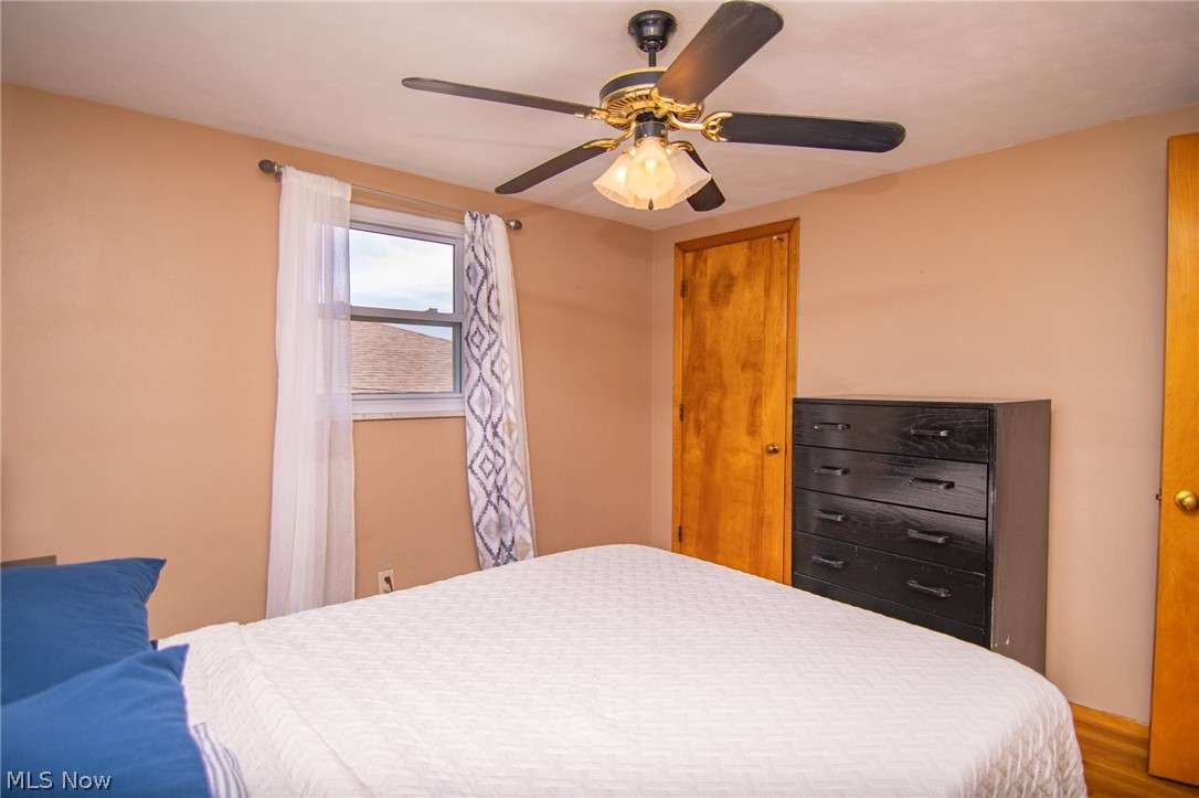 302 Leonard Avenue Wintersville OH 43953