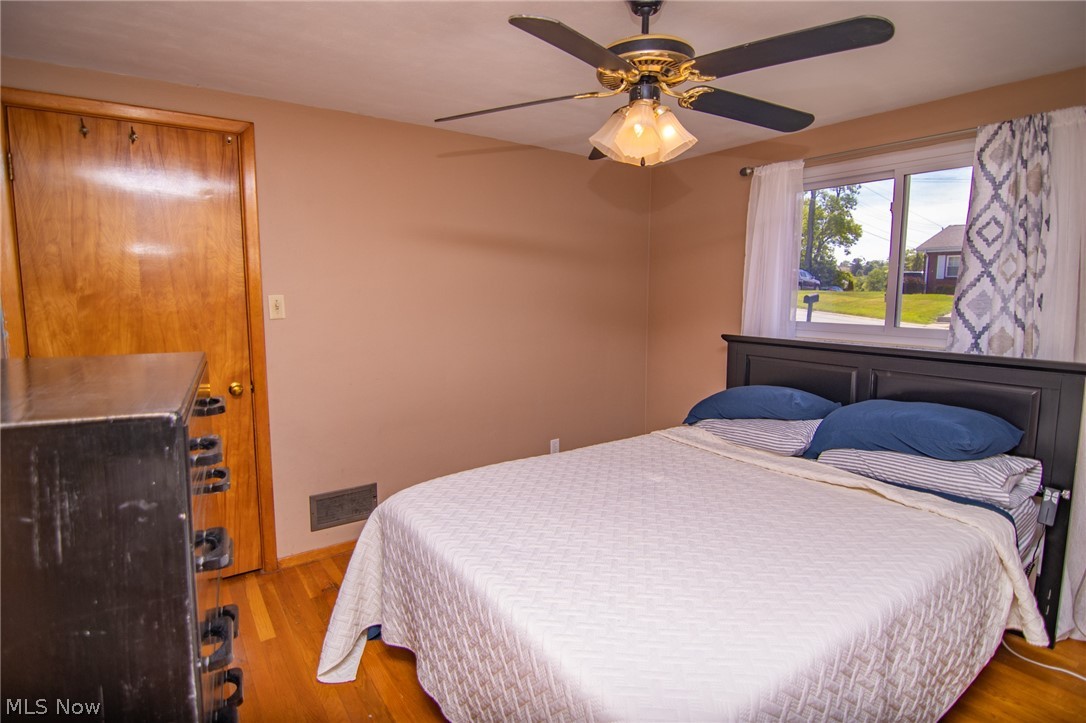 302 Leonard Avenue Wintersville OH 43953