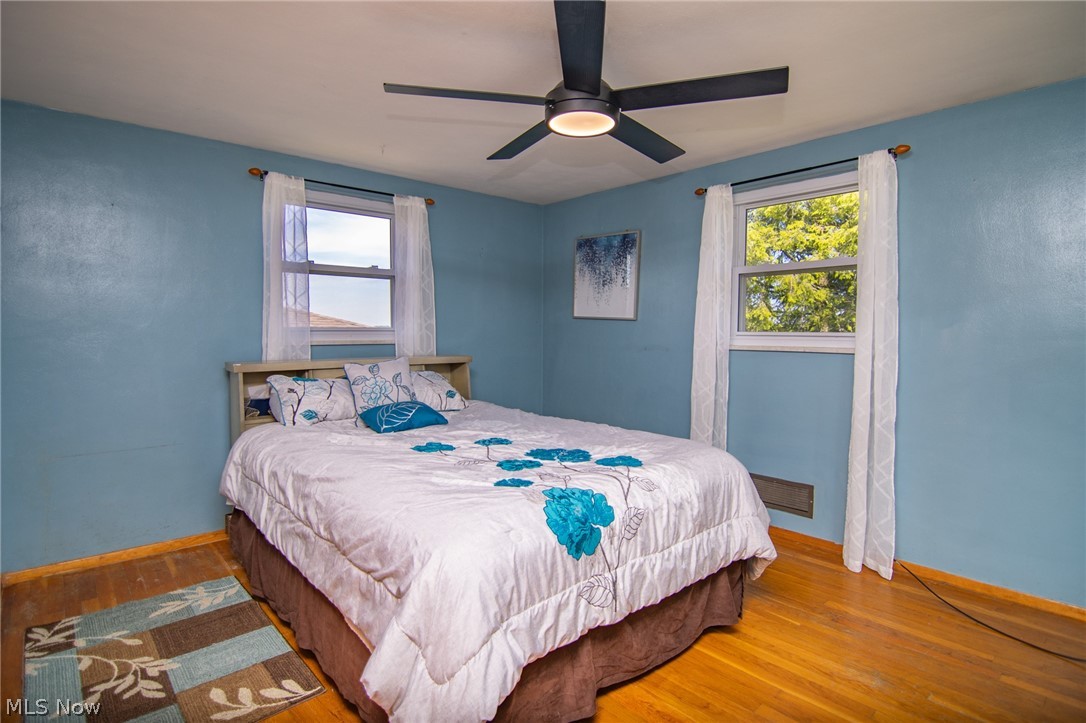 302 Leonard Avenue Wintersville OH 43953