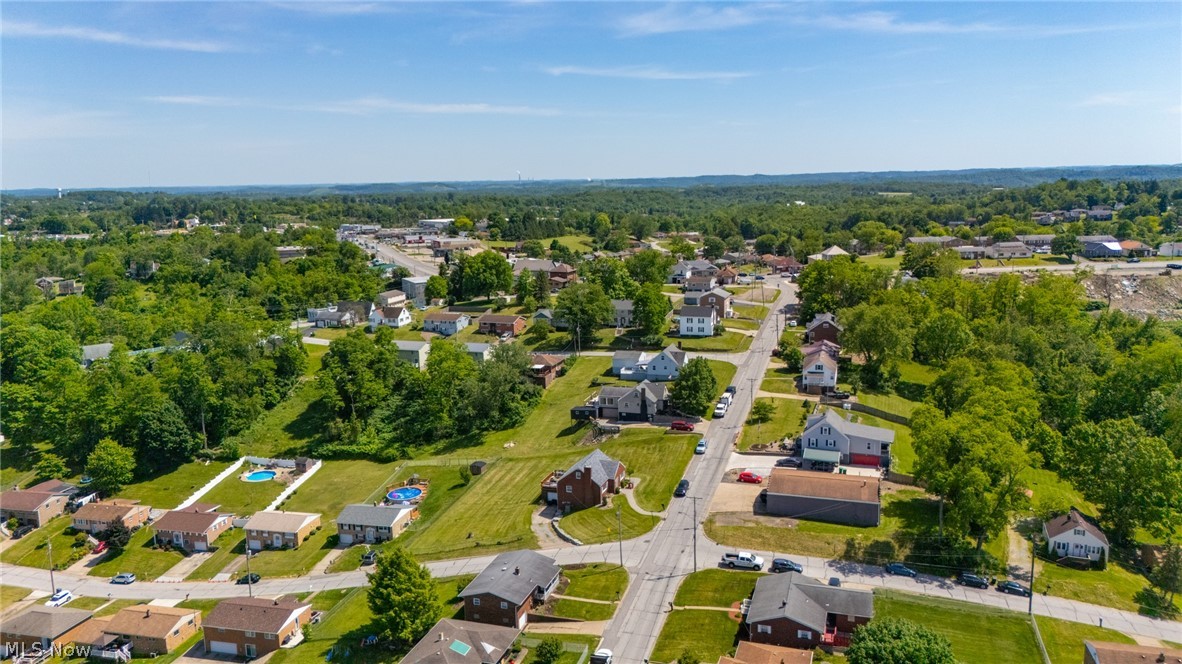 302 Leonard Avenue Wintersville OH 43953