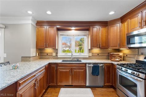 6525 Beckleigh Circle NW Canton OH 44708