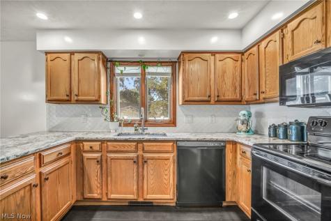 153 Sonesta Avenue Elyria OH 44035