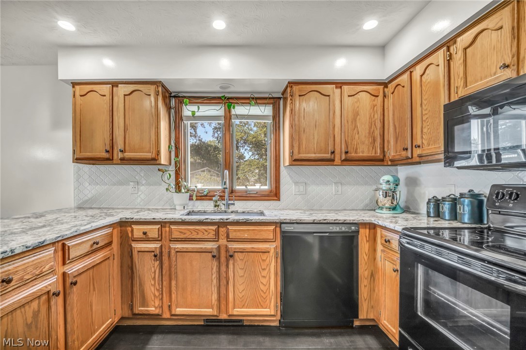 153 Sonesta Avenue Elyria OH 44035