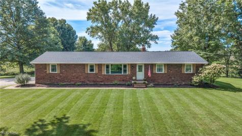 6934 Center Street NE Hartville OH 44632