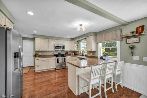 6934 Center Street NE Hartville OH 44632