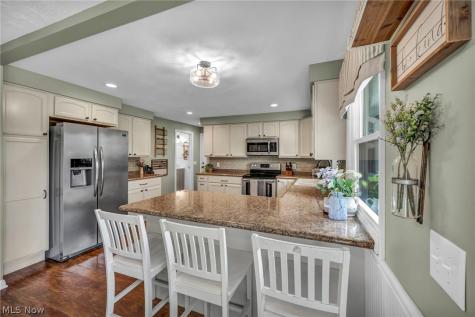 6934 Center Street NE Hartville OH 44632