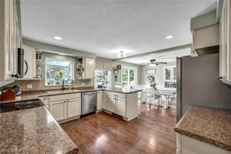 6934 Center Street NE Hartville OH 44632