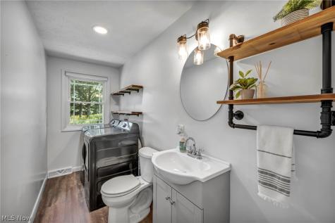 6934 Center Street NE Hartville OH 44632