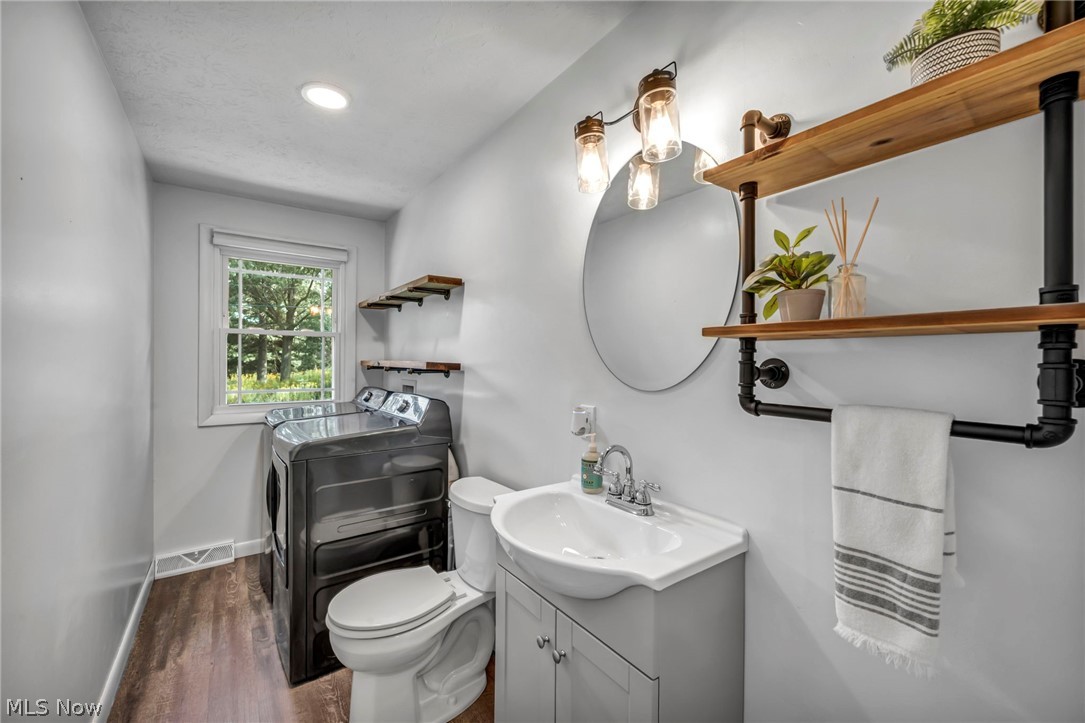 6934 Center Street NE Hartville OH 44632