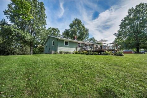 6934 Center Street NE Hartville OH 44632