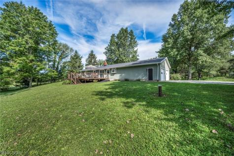 6934 Center Street NE Hartville OH 44632
