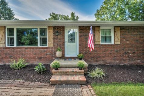 6934 Center Street NE Hartville OH 44632