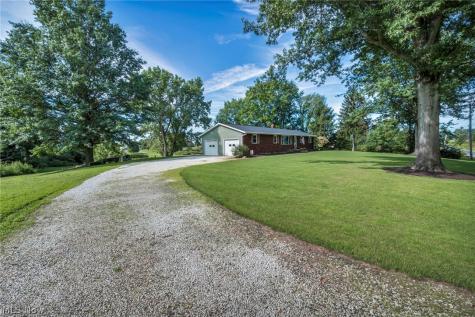 6934 Center Street NE Hartville OH 44632