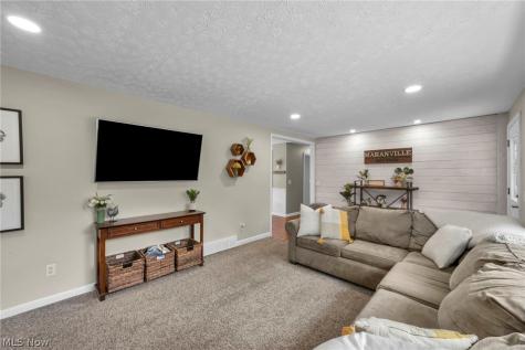 6934 Center Street NE Hartville OH 44632