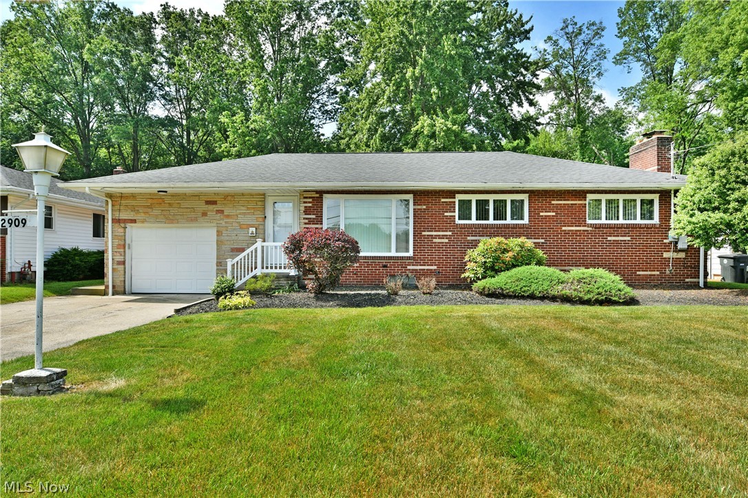 2909 Beal Street NW Warren OH 44485