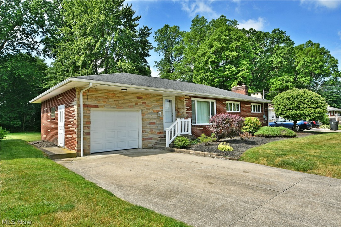 2909 Beal Street NW Warren OH 44485