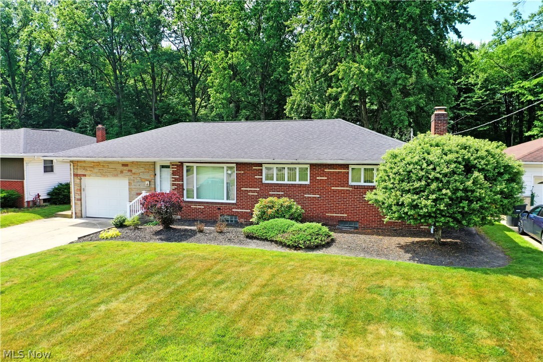 2909 Beal Street NW Warren OH 44485