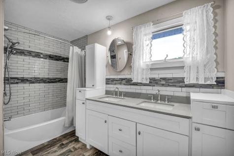 13988 Bennington Boulevard Middleburg Heights OH 44130