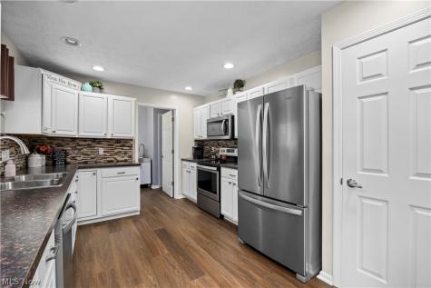 732 Oakdale Circle Elyria OH 44035