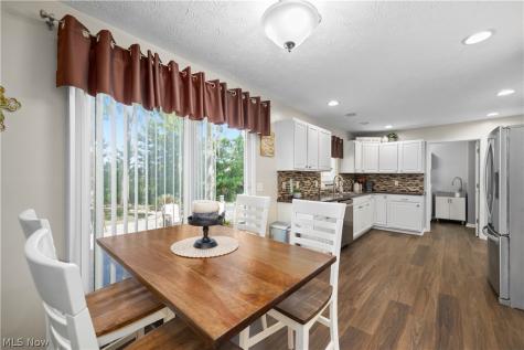 732 Oakdale Circle Elyria OH 44035