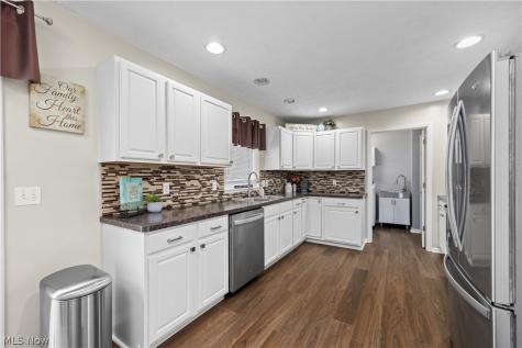 732 Oakdale Circle Elyria OH 44035