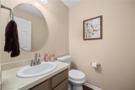 732 Oakdale Circle Elyria OH 44035