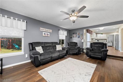 732 Oakdale Circle Elyria OH 44035