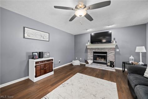 732 Oakdale Circle Elyria OH 44035