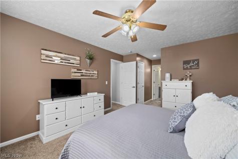 732 Oakdale Circle Elyria OH 44035