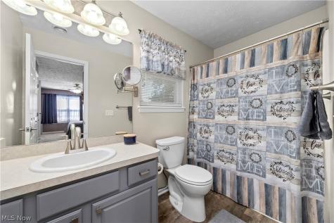 732 Oakdale Circle Elyria OH 44035