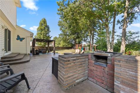 732 Oakdale Circle Elyria OH 44035