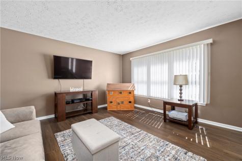 732 Oakdale Circle Elyria OH 44035