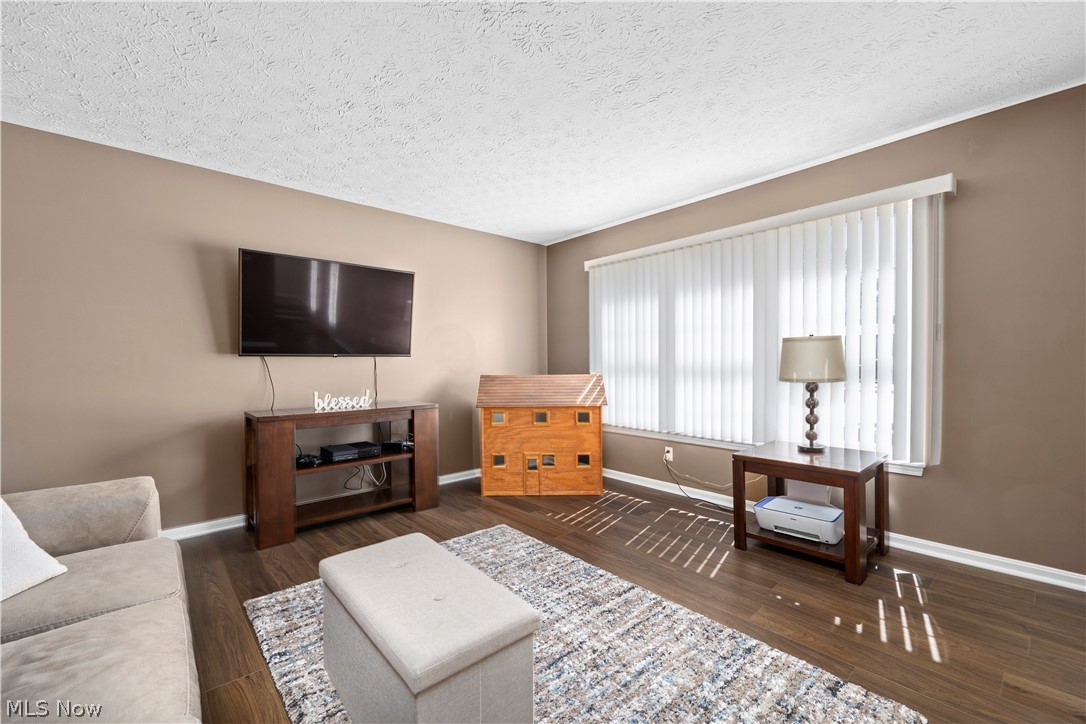 732 Oakdale Circle Elyria OH 44035