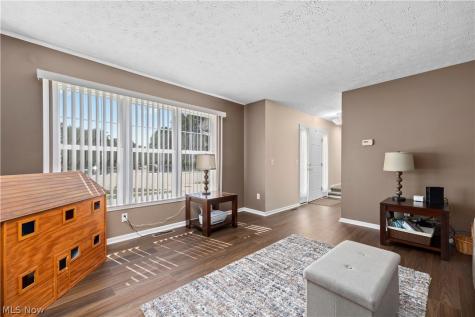 732 Oakdale Circle Elyria OH 44035