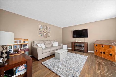 732 Oakdale Circle Elyria OH 44035