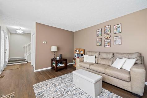 732 Oakdale Circle Elyria OH 44035