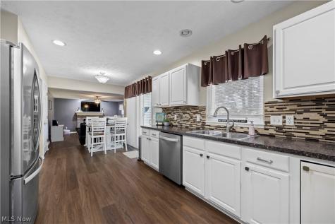 732 Oakdale Circle Elyria OH 44035