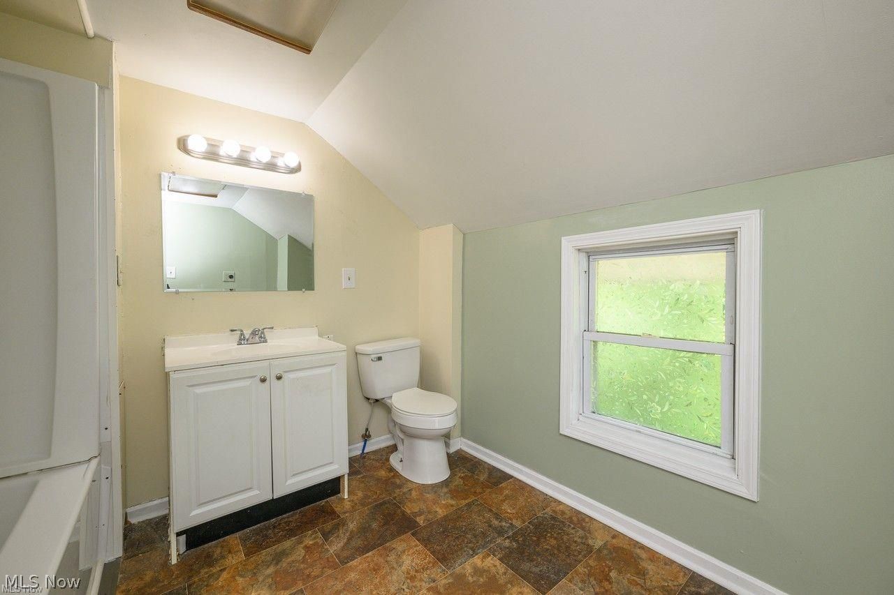 1838 Ford Avenue Akron OH 44305