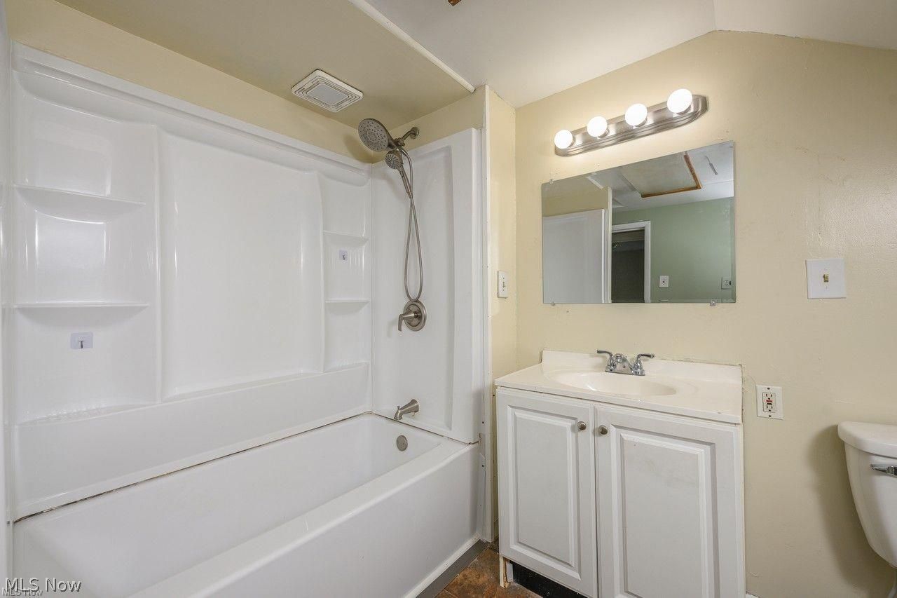 1838 Ford Avenue Akron OH 44305