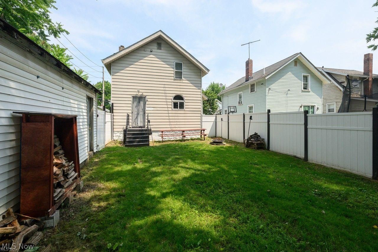 1838 Ford Avenue Akron OH 44305