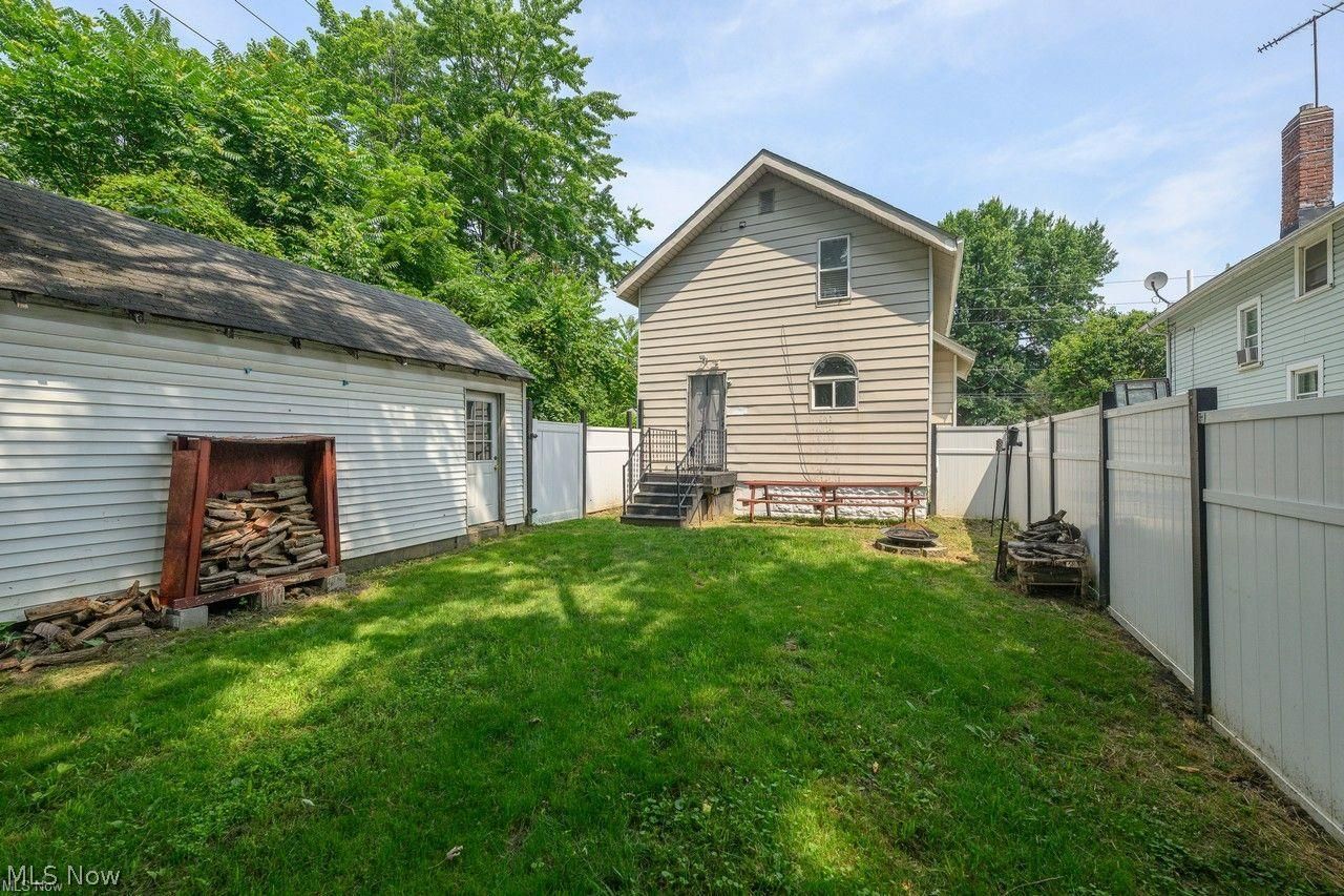 1838 Ford Avenue Akron OH 44305